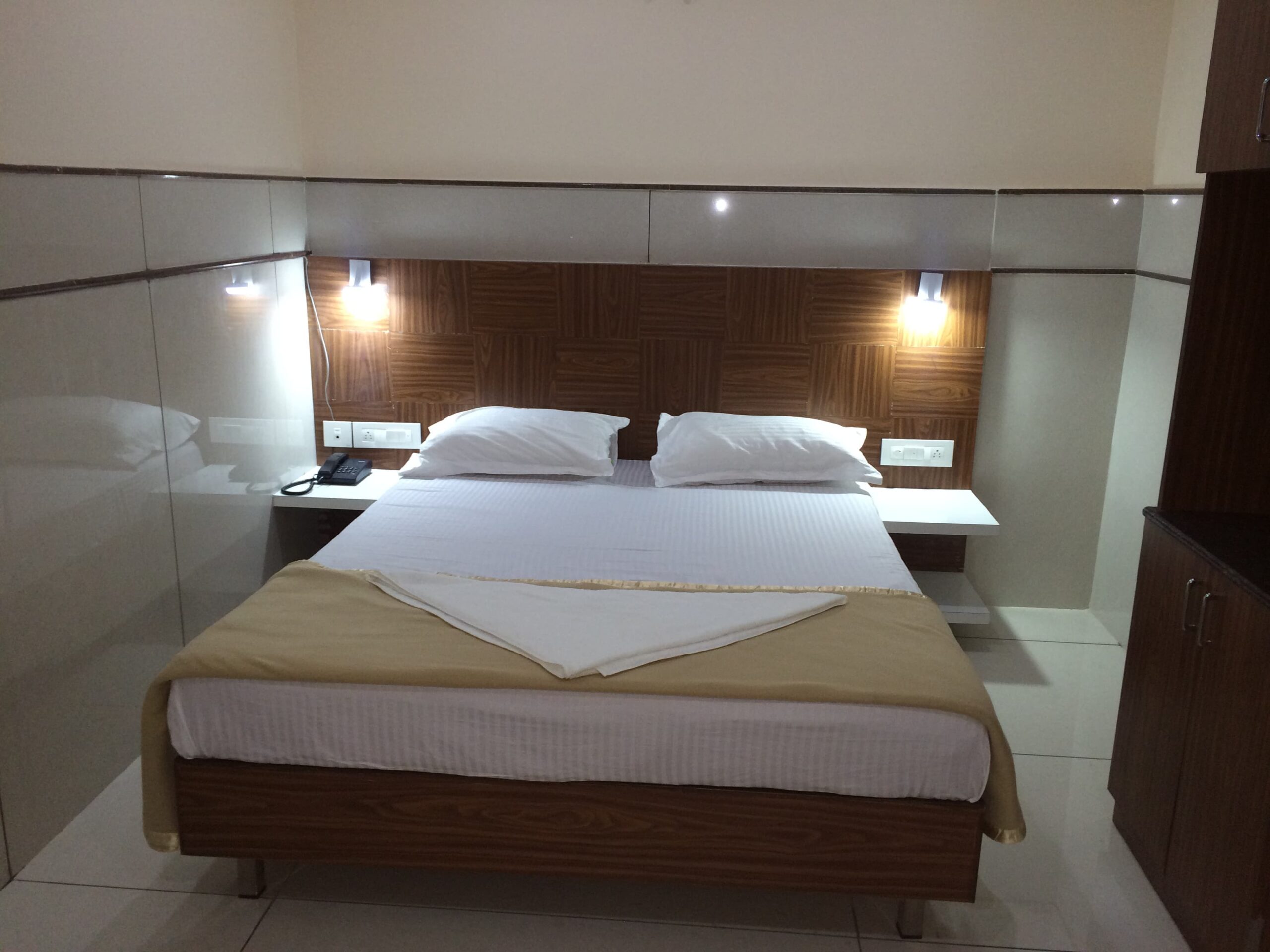 Non-AC room Hotel Sarovar